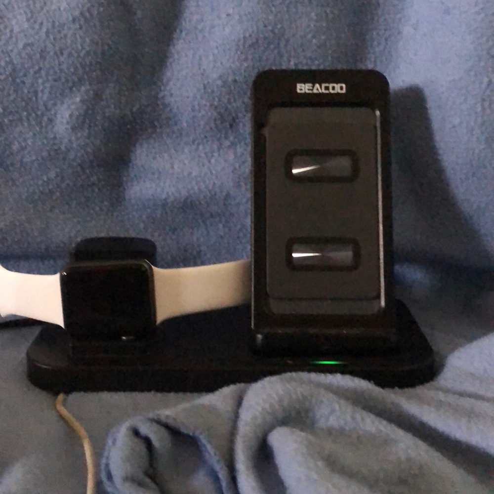 Apple Watch Series 1 with dual charger for both iPhones, Apple Watches like new!